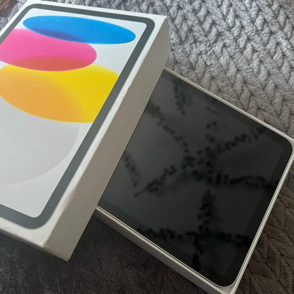 Apple iPad - Sleek Silver Finish
